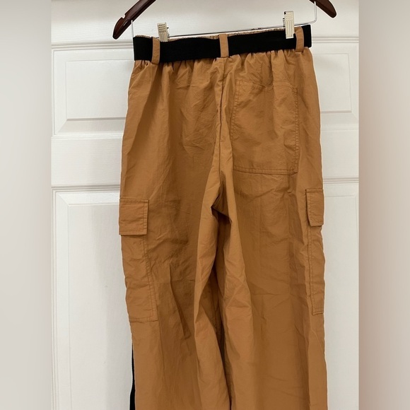 Forever 21  Release Belt Cargo Pants in size medium - Picture 6 of 6